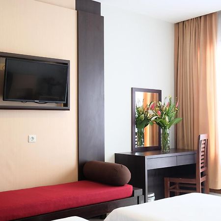 The Grand Hill Resort-Hotel Puncak Exterior photo