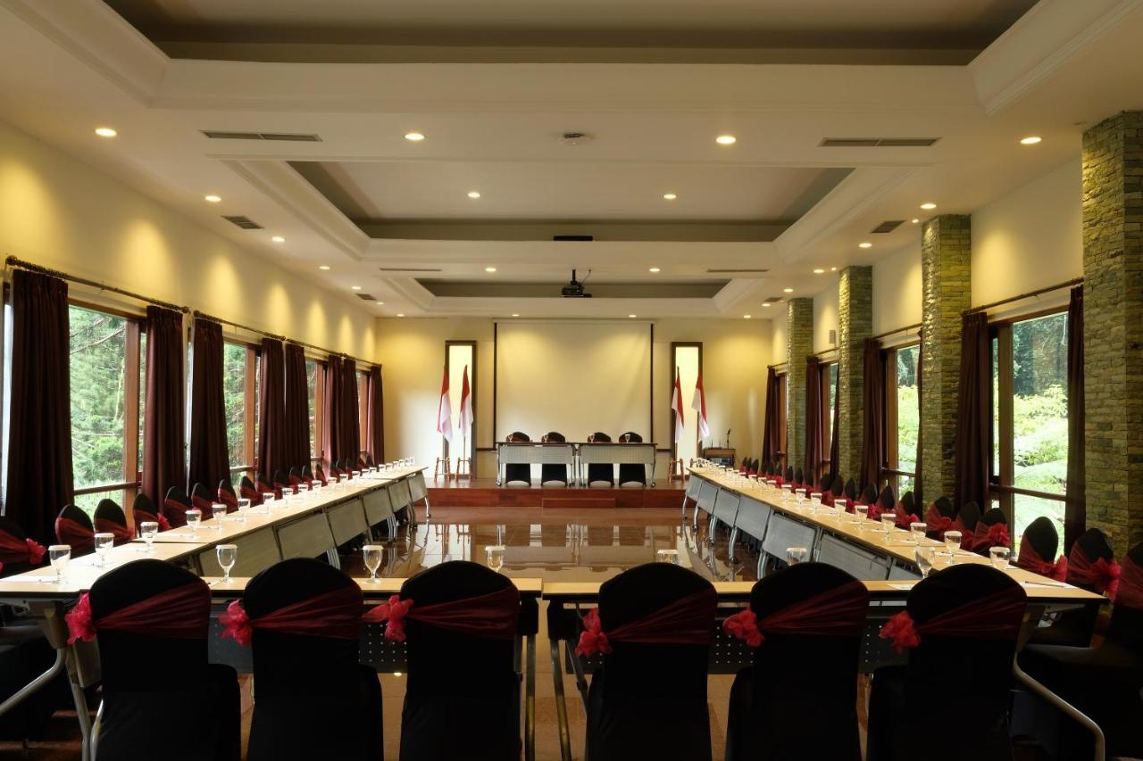 The Grand Hill Resort-Hotel Puncak Exterior photo