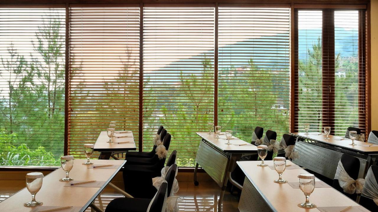The Grand Hill Resort-Hotel Puncak Exterior photo