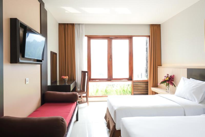 The Grand Hill Resort-Hotel Puncak Exterior photo